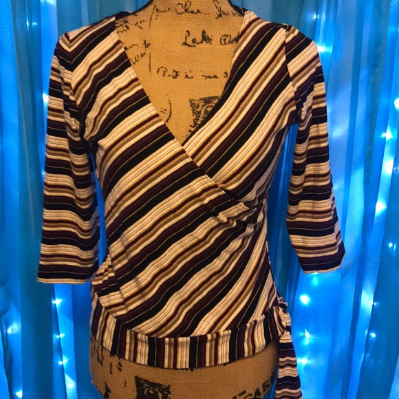 ✨ 1/2 Sleeve Top ✨ - Picture 3 of 5